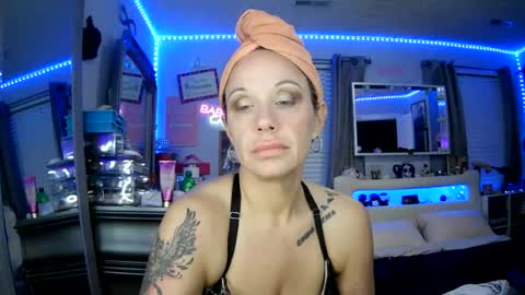 bdon1977 online show from July 21, 10:39 am