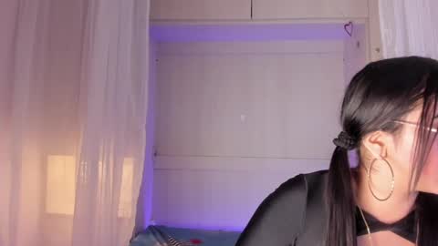  Bella  online show from June 4, 10:05 pm