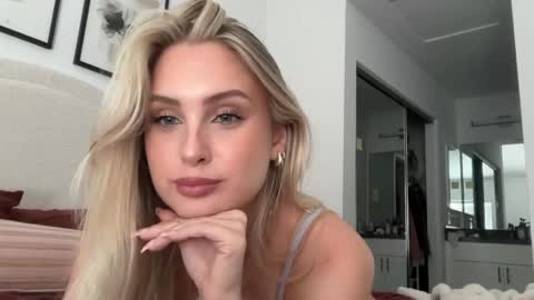 Isabella Ryder online show from May 15, 11:45 pm