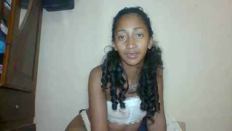 belle_annah online show from May 17, 1:42 pm