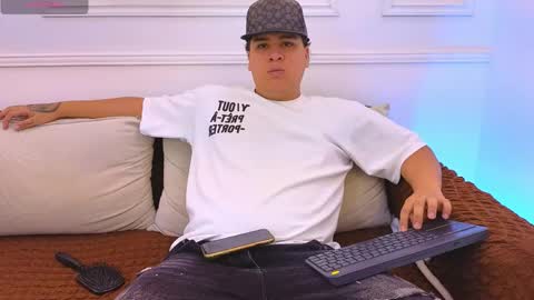 bennett_alejoo online show from May 23, 8:05 pm