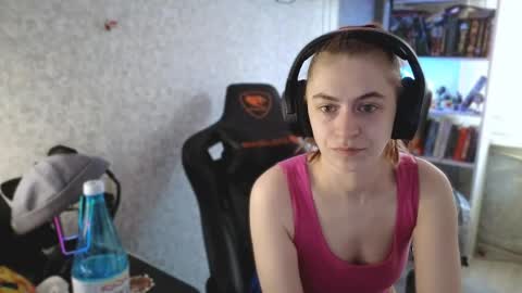 beverly_yay online show from April 28, 3:22 am