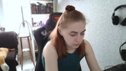 beverly_yay online show from May 10, 8:43 am