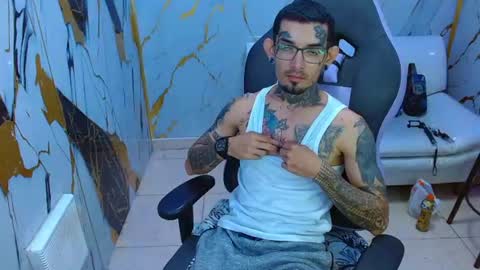 boy_tatto77 online show from July 19, 2:14 am