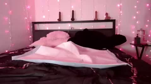 Queen Lola XXX online show from July 23, 7:17 am