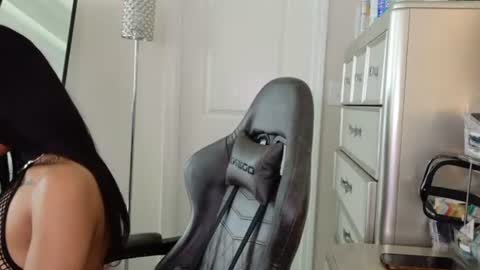 butterfly booty online show from June 14, 2:30 pm