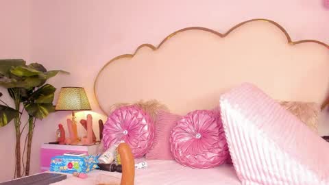 Cahitlin  online show from May 15, 7:06 am