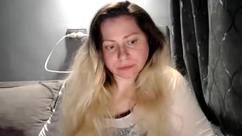 Laura online show from May 3, 7:42 pm