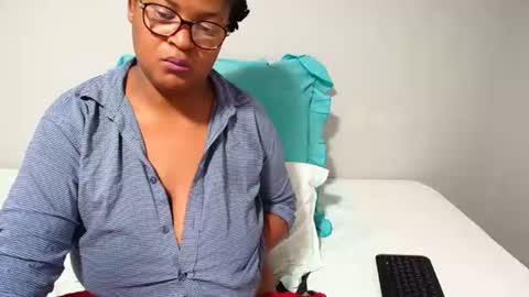 candyyumsaerolaxx online show from June 18, 7:36 am
