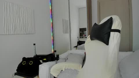 carol_may_ online show from May 14, 7:06 am