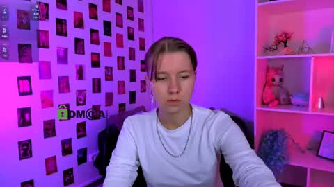 casey_meow_ online show from June 22, 7:10 pm