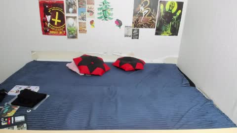 cattie_w_ online show from May 8, 1:44 am