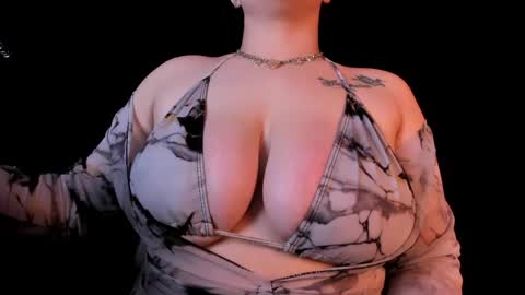 celestte_beautiful online show from May 7, 11:17 am