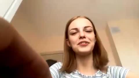 Mia online show from June 14, 10:28 am