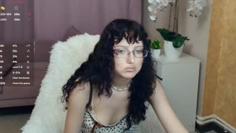 Isabel online show from May 31, 7:26 pm