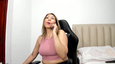 chloemiller   online show from May 17, 8:51 pm