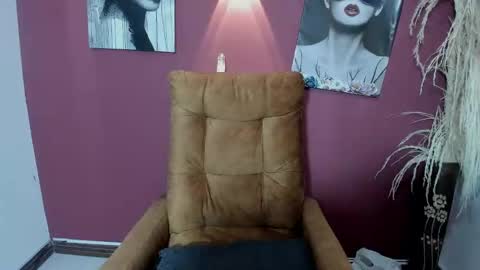  Laura  online show from January 25, 6:02 pm