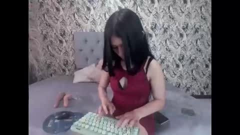  Laura  online show from February 7, 3:19 pm