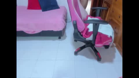  Laura  online show from February 17, 4:28 pm