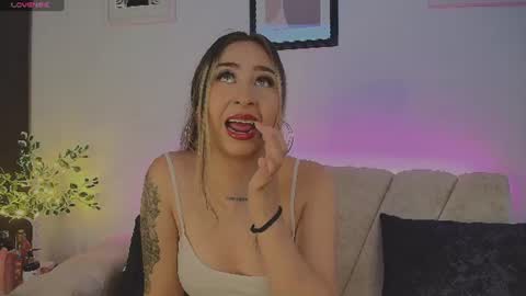 cloe_martinezz_ online show from July 17, 5:15 pm