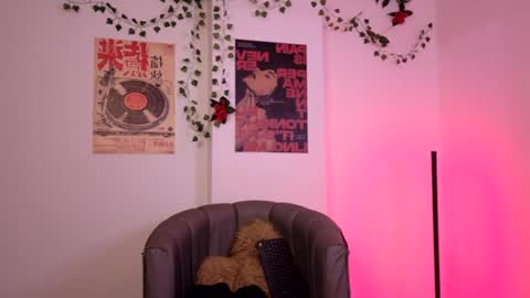 Coralie Bronson online show from June 25, 1:46 am