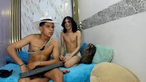 couple_fox18 online show from July 29, 3:12 pm