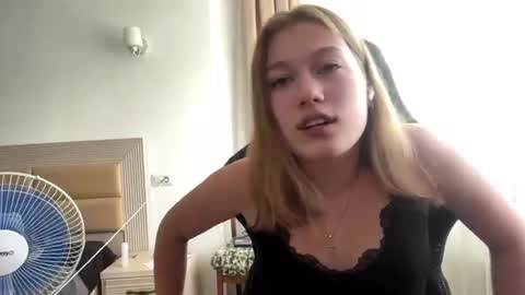 crissymemo online show from July 16, 3:26 pm