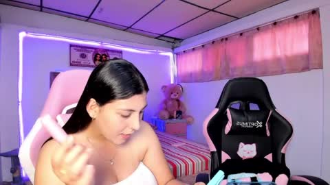 cristal_smith20 online show from June 1, 4:19 pm