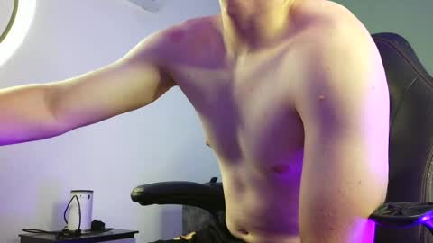cristopher_2004 online show from June 20, 7:31 pm