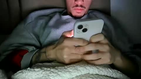 cruzgg_ online show from June 25, 11:10 pm