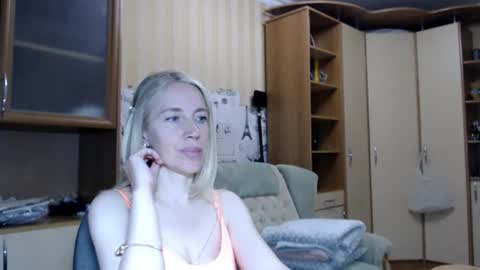 cute_lion_ online show from July 18, 8:44 pm