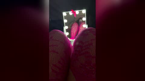 cutebananas online show from June 1, 8:15 am