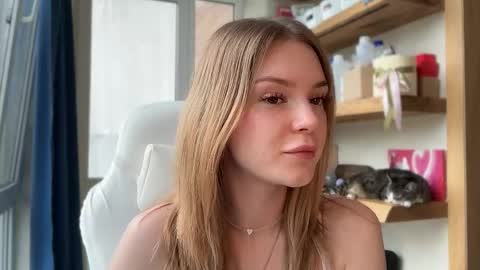 Im Emi streaming with my friend Reyna today online show from May 29, 12:58 pm
