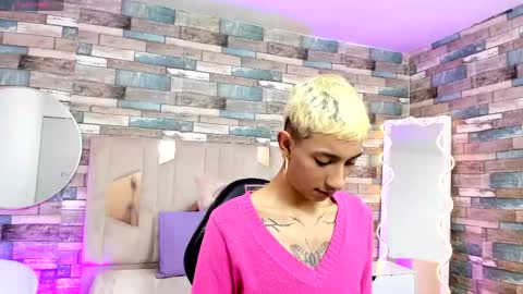 cyrus_tay online show from May 26, 12:00 pm