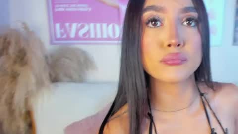dafne_hillss online show from May 21, 11:17 am