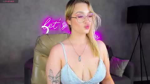 Viickie online show from August 5, 9:17 am