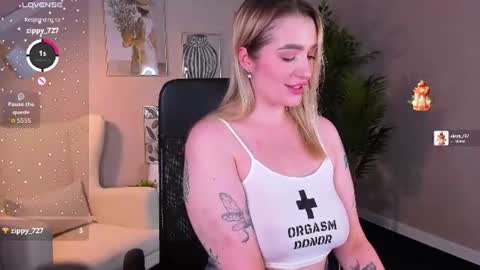 Viickie online show from July 28, 2:35 pm
