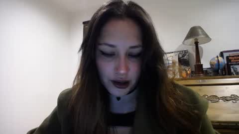 IG  dakotasofiaa online show from August 4, 1:01 am