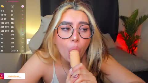 dakottaa__ online show from May 21, 1:12 am