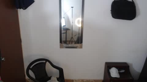 dani_brown19 online show from May 13, 3:38 am