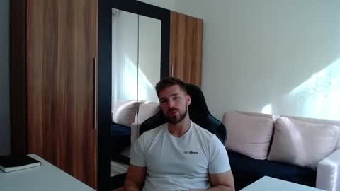 darius_94 online show from May 5, 6:19 am
