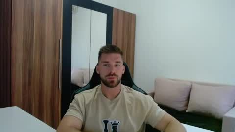 darius_94 online show from May 17, 10:57 am