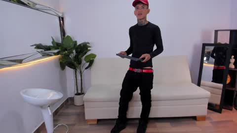 darwin_stark online show from June 5, 4:41 am