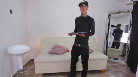darwin_stark online show from June 26, 7:36 am