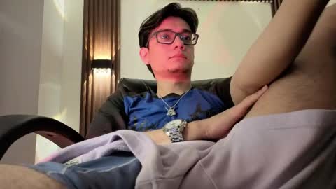 davoxer online show from May 8, 4:18 am