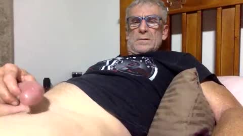 deanofflove2210 online show from February 1, 3:07 pm