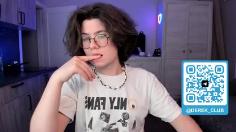 Derek online show from May 6, 8:37 pm