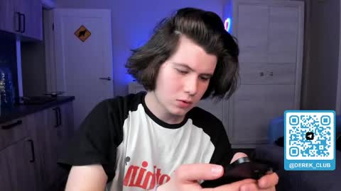Derek online show from May 12, 10:30 pm