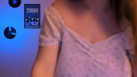 dina_bloom online show from May 6, 6:47 pm