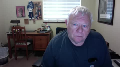 dirtrider195080438 online show from April 22, 10:06 pm